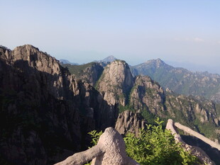 壮丽黄山山峰景观