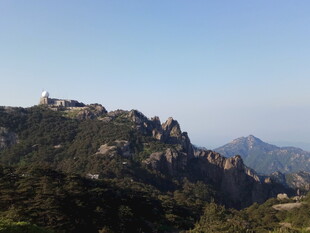 山峦叠翠风光美