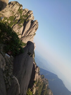 巍峨山峰壮丽景致