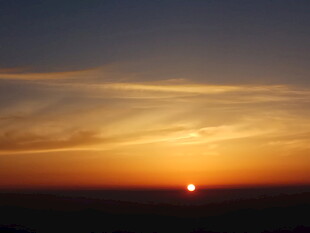 日落时分的美丽天际线
