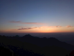 山间壮丽日出美景