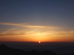 山顶壮丽日落美景