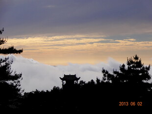 山间云海暮色景观