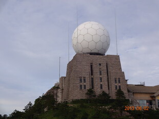 山顶雷达建筑