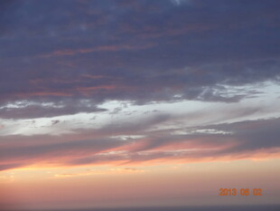 黄昏时分的绚烂天空