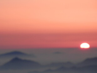 日出云海壮丽景观