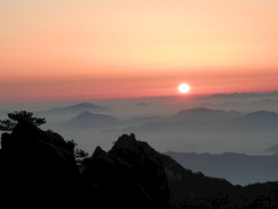 黄山日出云海壮丽景观