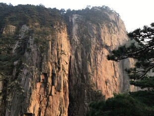 壮丽陡峭的高山景观