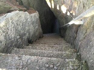 山间石砌幽径台阶