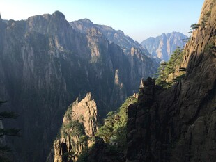 壮丽巍峨的高山景观