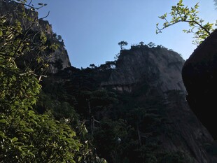 山间峭壁上的观景台