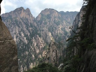壮丽黄山奇峰景观