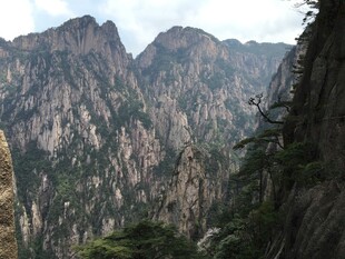 壮丽黄山山峰景观