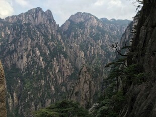 壮丽黄山山峰景色