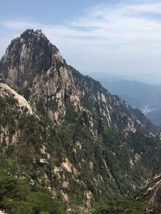 巍峨壮丽的高山景致