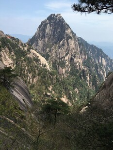 巍峨黄山奇峰景色