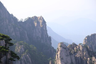 壮丽黄山奇峰景观