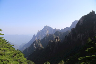 壮丽黄山山峰景观