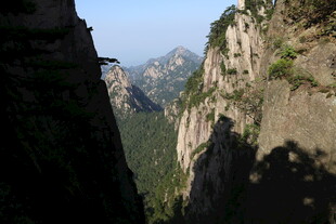 壮丽山景 峡谷间的巍峨奇峰