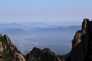 壮丽山景 远眺连绵山峦
