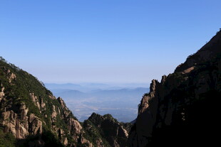 壮丽山景 云海蓝天相衬