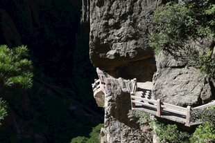 悬崖栈道 惊险自然风光