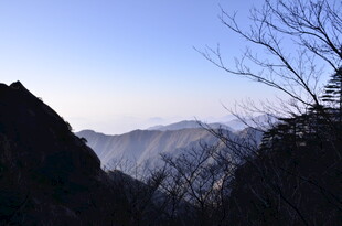 山间晨景 云雾缭绕之美