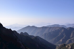 壮丽山景 云海环绕