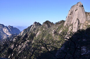 巍峨壮丽的高山景致