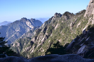 壮丽巍峨的高山景色