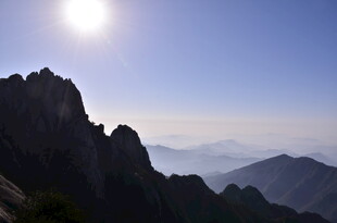 高山日出壮丽景观
