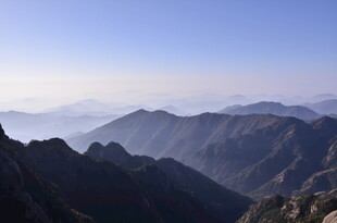 壮丽群山 远眺云海景观