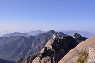 巍峨群山壮丽山景