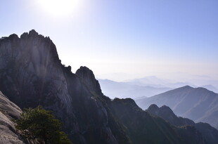 壮丽巍峨的高山景致