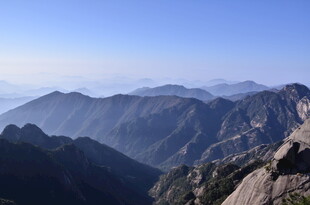 壮丽山景 俯瞰连绵山脉