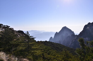 壮丽山景 阳光照耀奇峰