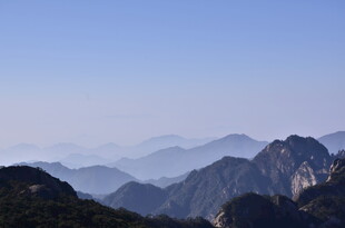 壮丽群山远景