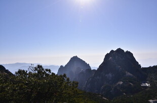 壮丽山景 阳光照耀群峰