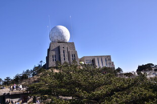 山顶雷达站