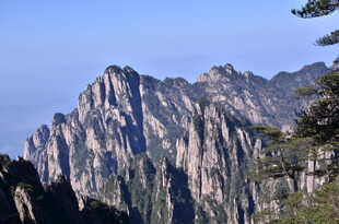 巍峨黄山奇峰景观