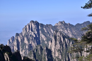 巍峨壮丽的奇峰峻岭