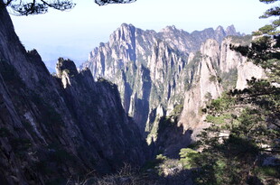 壮丽黄山山峰景观