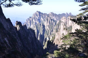 壮丽黄山奇峰景观