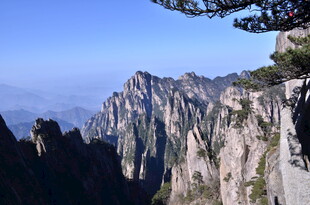 壮丽黄山奇峰景观