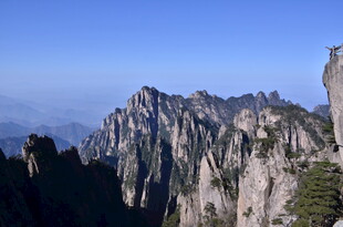 壮丽黄山奇峰景观