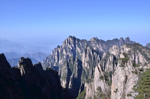 壮丽黄山奇峰景观