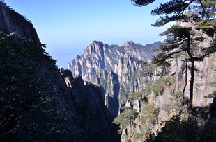 壮丽黄山奇峰景观