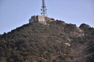 山顶通信塔景观