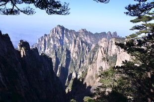 巍峨黄山奇峰景观