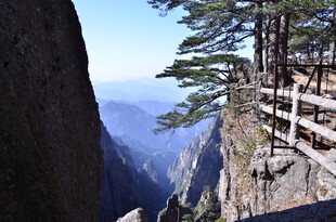 华山绝壁栈道壮美景观
